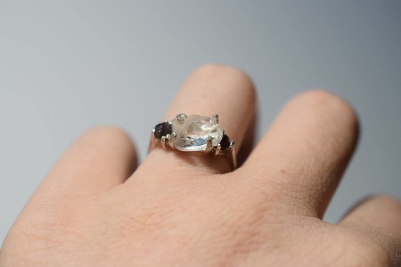 Garnet Ring, rough diamond ring, anniversary ring, raw stone rings, prom… - Picture 2 of 4